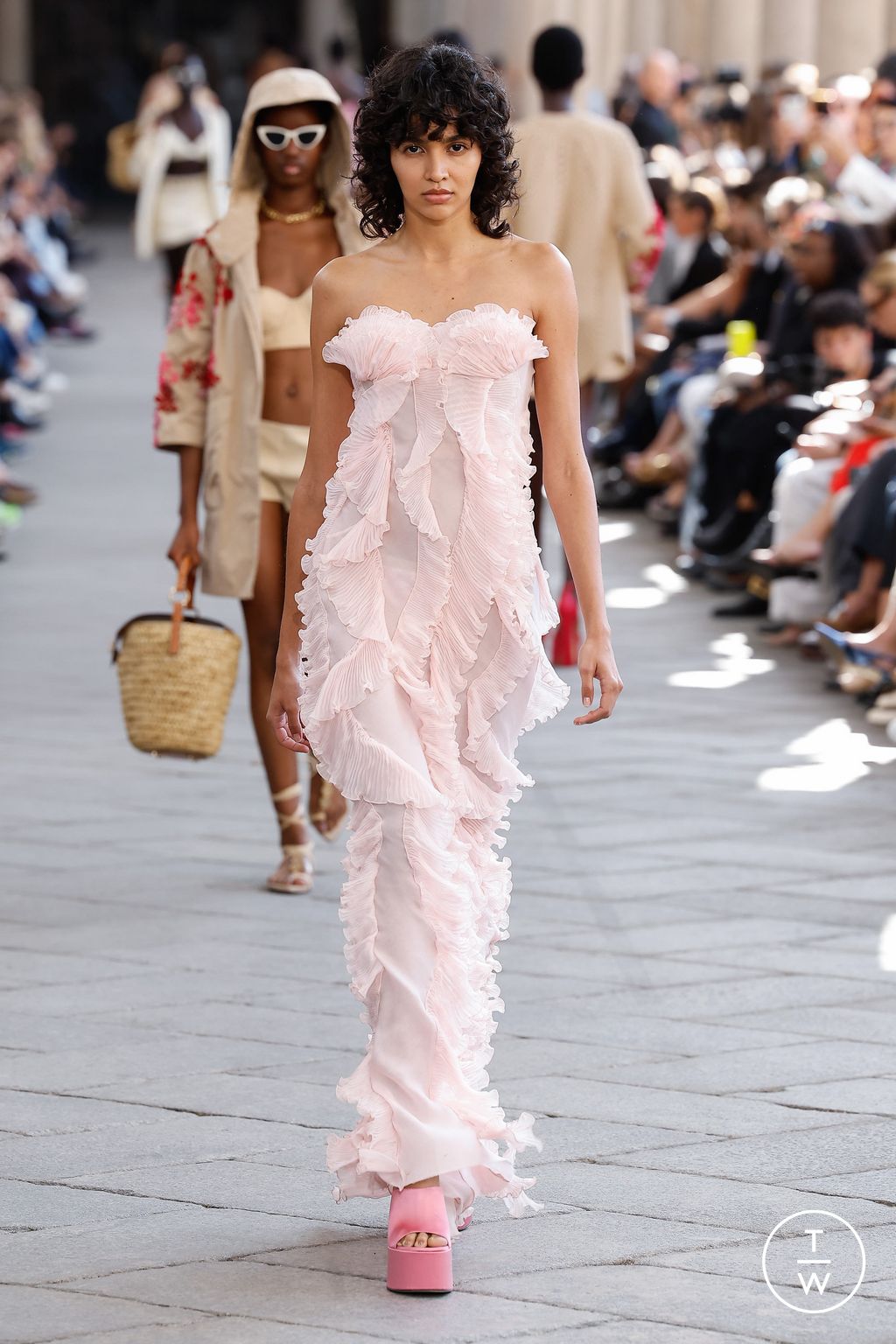 Fashion Week Milan Spring/Summer 2024 look 15 de la collection Ermanno Scervino womenswear