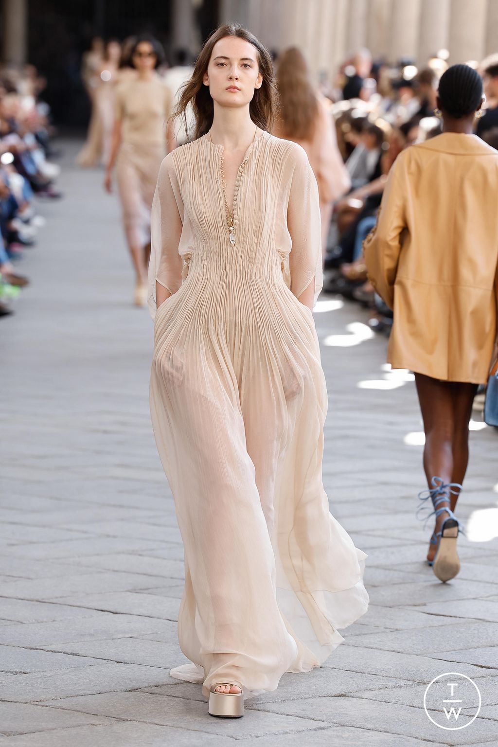 Fashion Week Milan Spring/Summer 2024 look 21 from the Ermanno Scervino collection womenswear