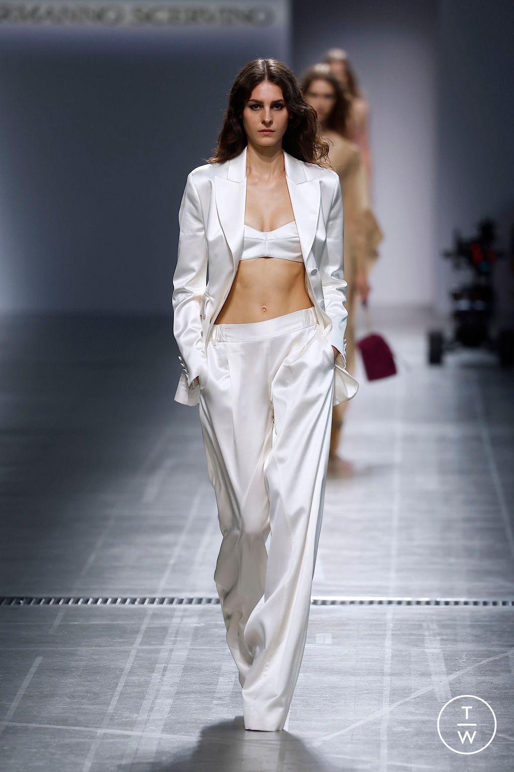 Fashion Week Milan Spring/Summer 2025 look 18 from the Ermanno Scervino collection 女装