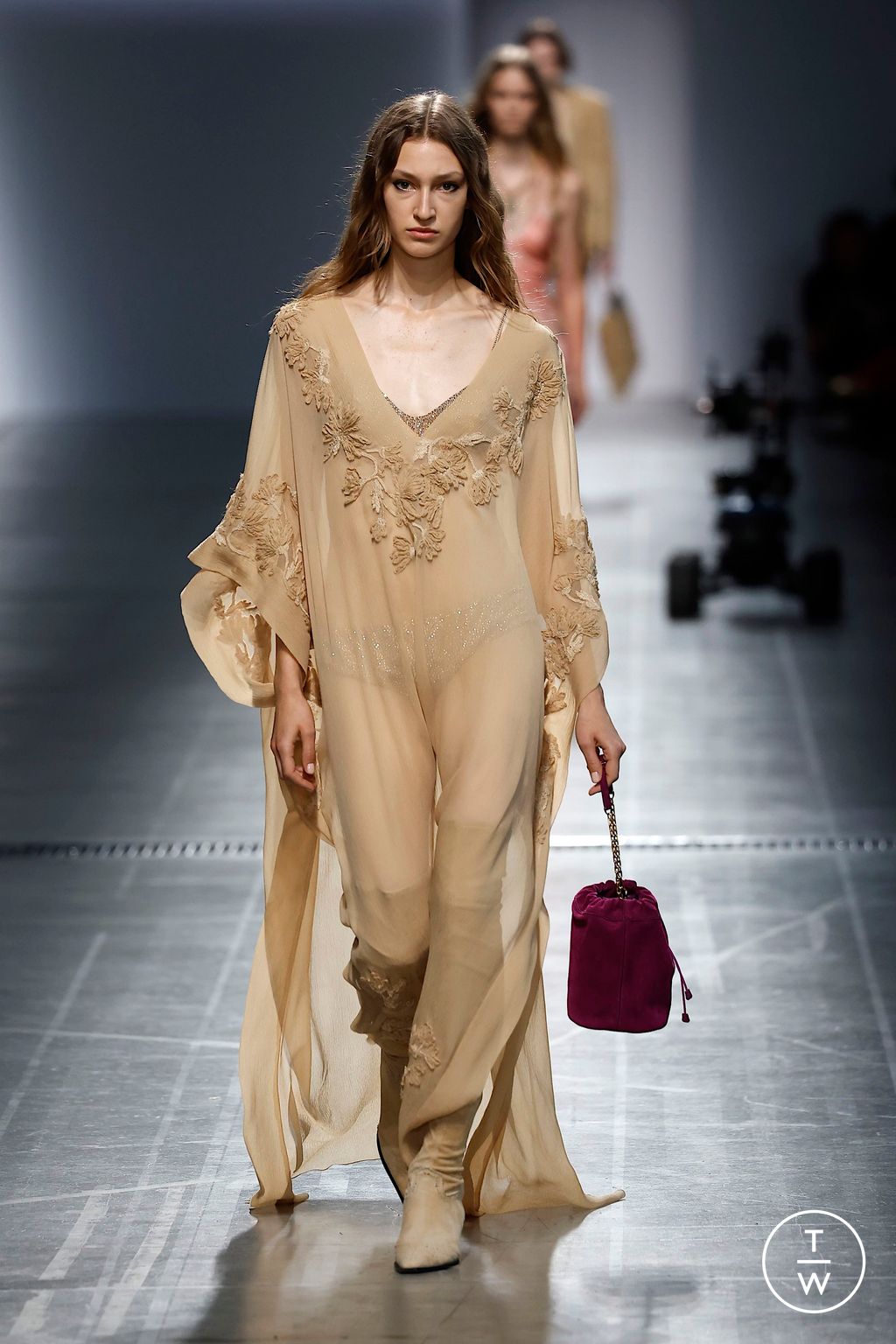 Fashion Week Milan Spring/Summer 2025 look 19 from the Ermanno Scervino collection 女装