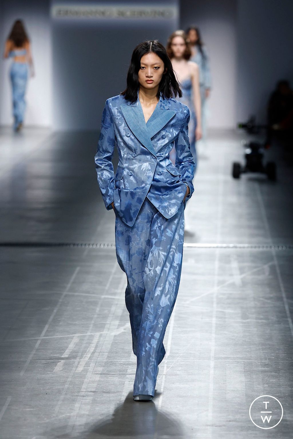 Fashion Week Milan Spring/Summer 2025 look 41 from the Ermanno Scervino collection 女装