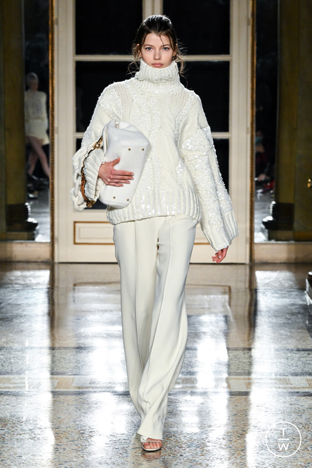 Fashion Week Milan Fall/Winter 2022 look 10 from the Ermanno Scervino collection 女装