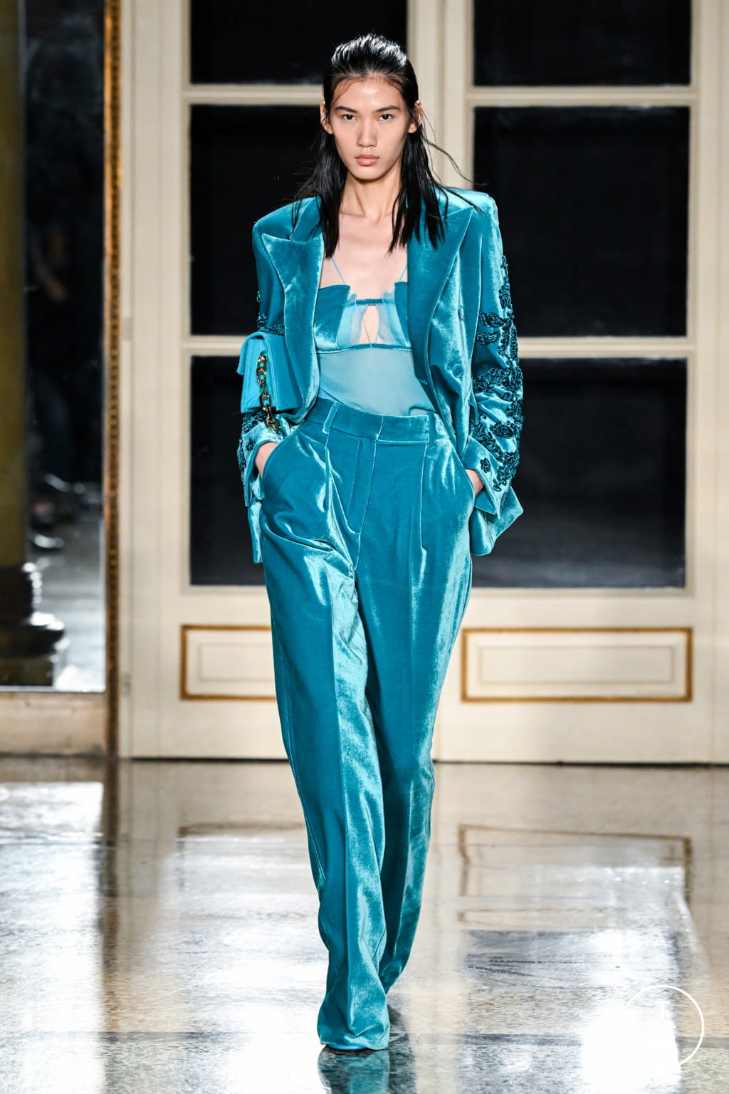 Fashion Week Milan Fall/Winter 2022 look 28 from the Ermanno Scervino collection 女装