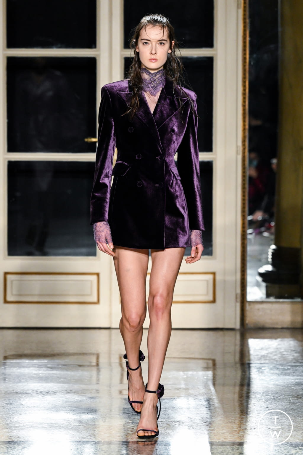 Fashion Week Milan Fall/Winter 2022 look 35 from the Ermanno Scervino collection 女装