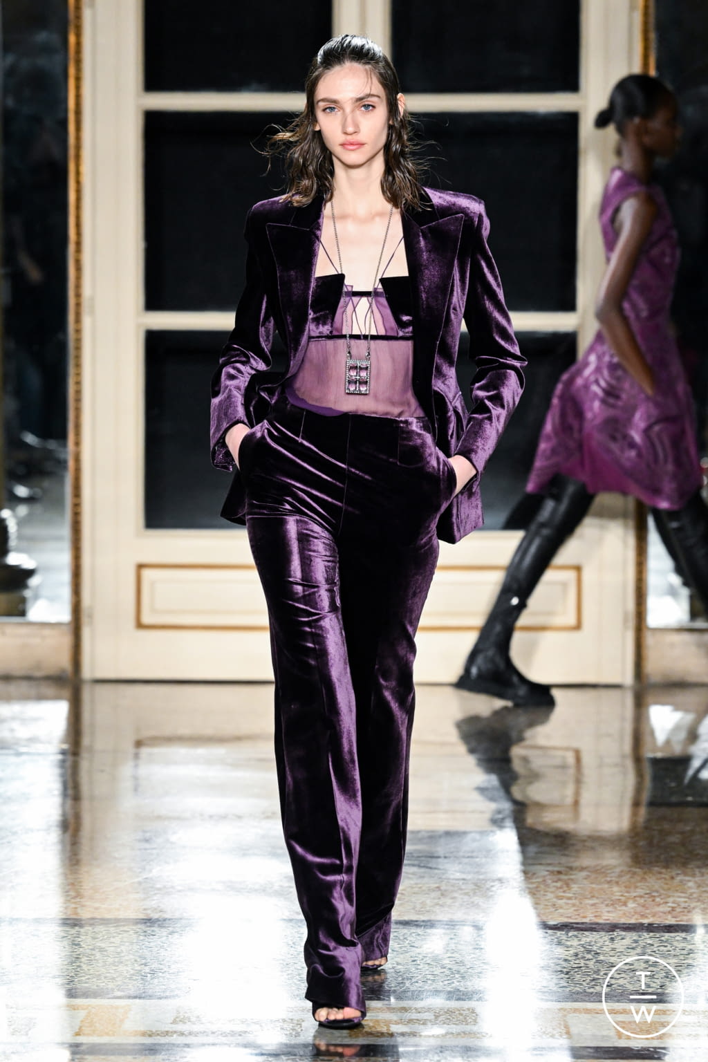 Fashion Week Milan Fall/Winter 2022 look 37 from the Ermanno Scervino collection 女装