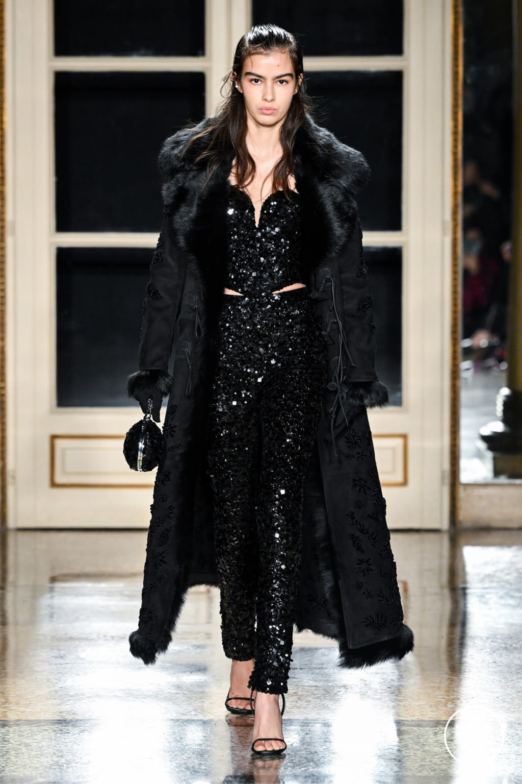 Fashion Week Milan Fall/Winter 2022 look 47 from the Ermanno Scervino collection 女装