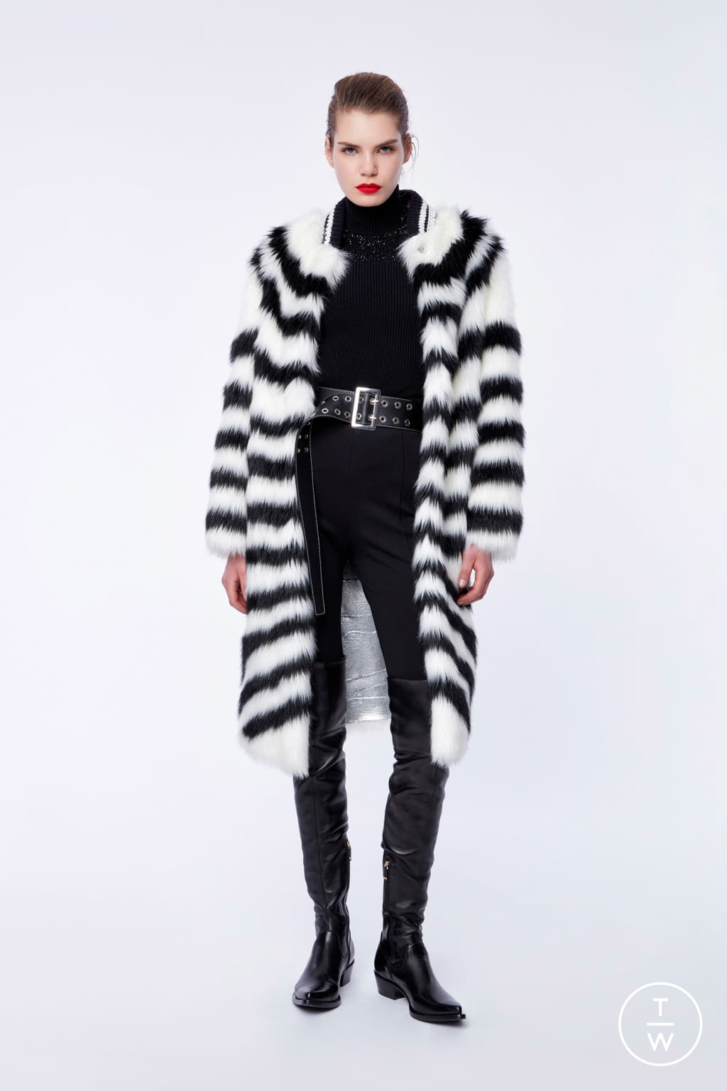 Fashion Week Milan Pre-Fall 2019 look 14 from the Ermanno Scervino collection womenswear