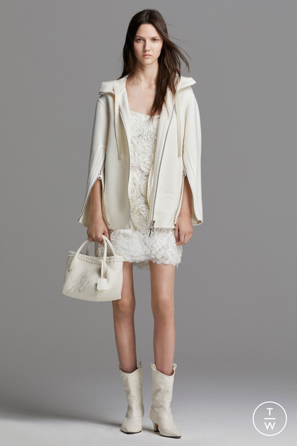 Fashion Week Milan Resort 2024 look 21 from the Ermanno Scervino collection 女装