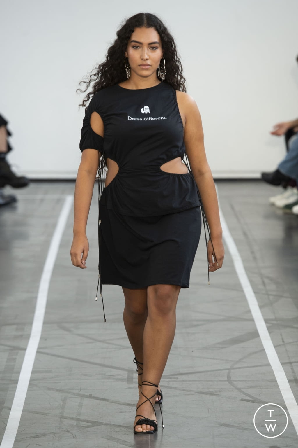 Fashion Week Paris Spring/Summer 2022 look 1 from the Ester Manas collection 女装