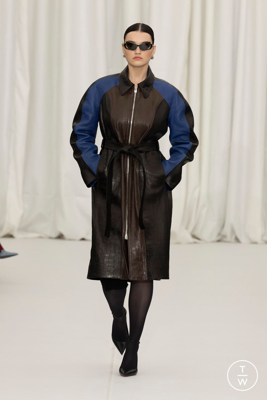 Fashion Week Paris Fall/Winter 2024 look 1 de la collection Ester Manas womenswear