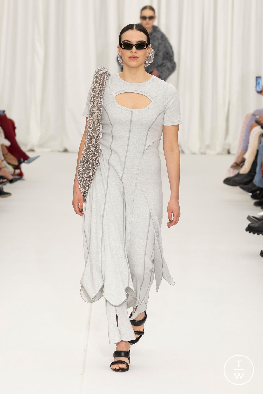 Fashion Week Paris Fall/Winter 2024 look 12 de la collection Ester Manas womenswear