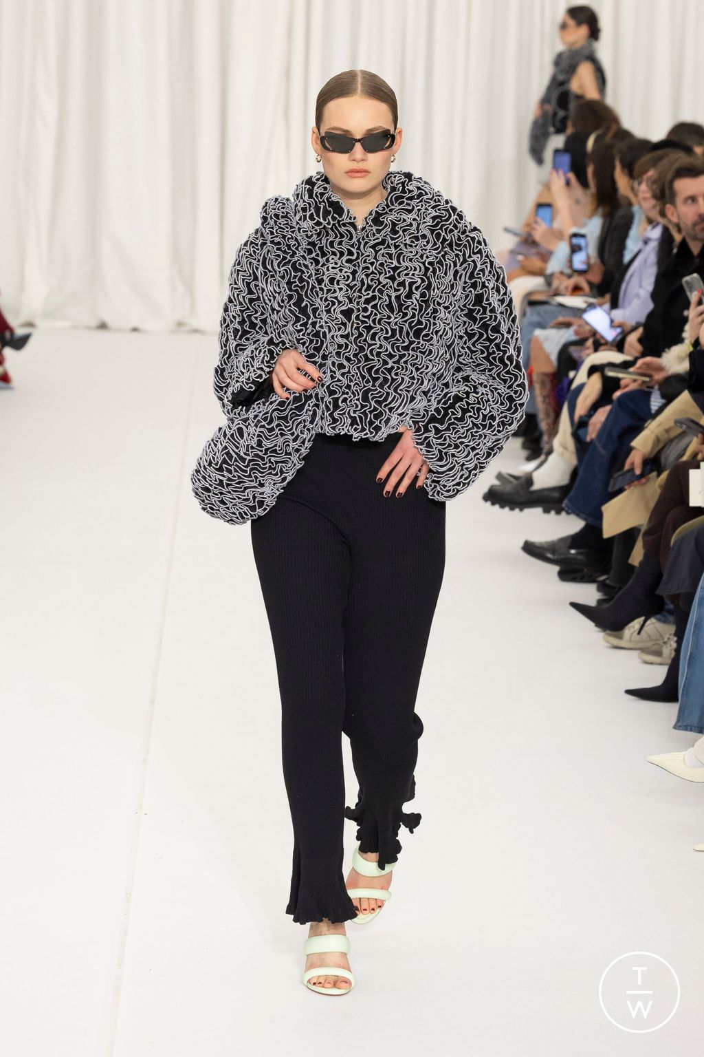 Fashion Week Paris Fall/Winter 2024 look 13 de la collection Ester Manas womenswear