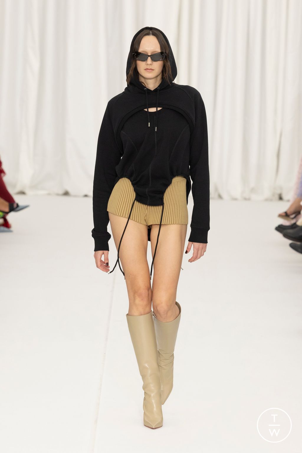 Fashion Week Paris Fall/Winter 2024 look 17 de la collection Ester Manas womenswear