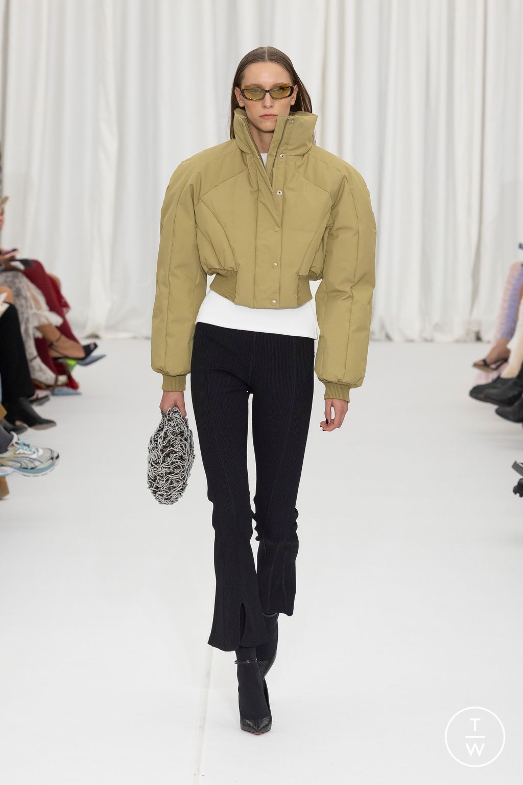 Fashion Week Paris Fall/Winter 2024 look 19 de la collection Ester Manas womenswear