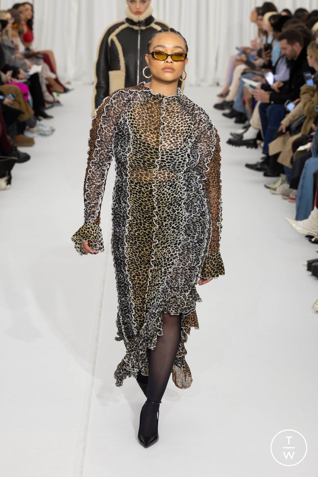 Fashion Week Paris Fall/Winter 2024 look 30 de la collection Ester Manas womenswear