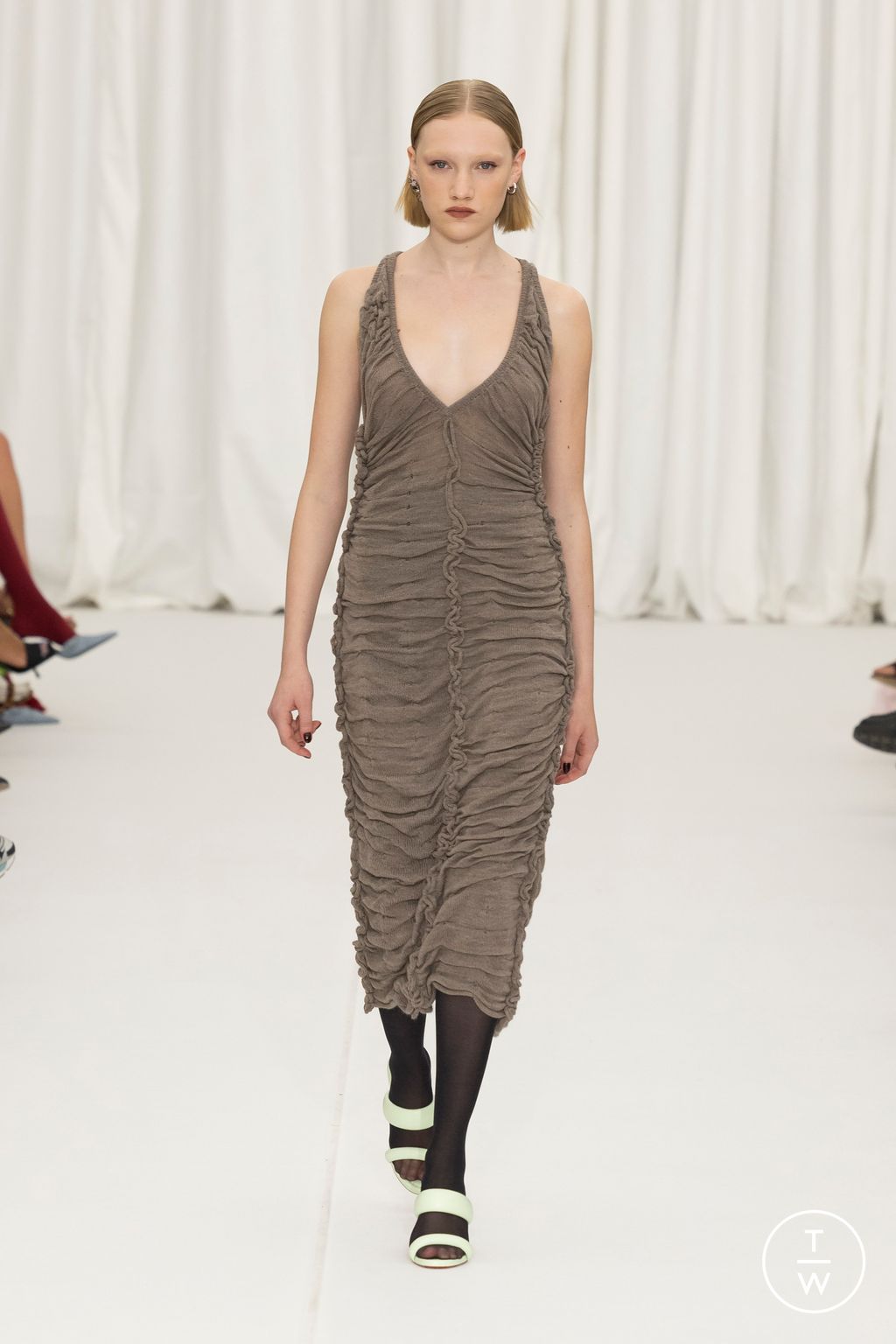 Fashion Week Paris Fall/Winter 2024 look 32 de la collection Ester Manas womenswear