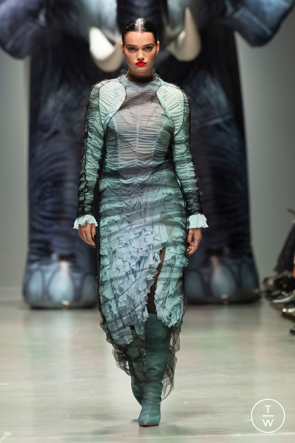Fashion Week Paris Spring/Summer 2025 look 17 de la collection Ester Manas womenswear