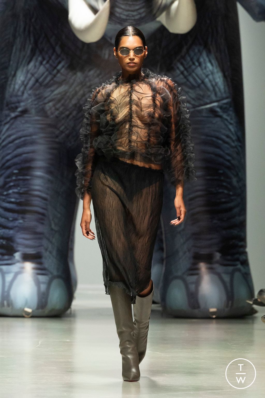 Fashion Week Paris Spring/Summer 2025 look 27 from the Ester Manas collection womenswear