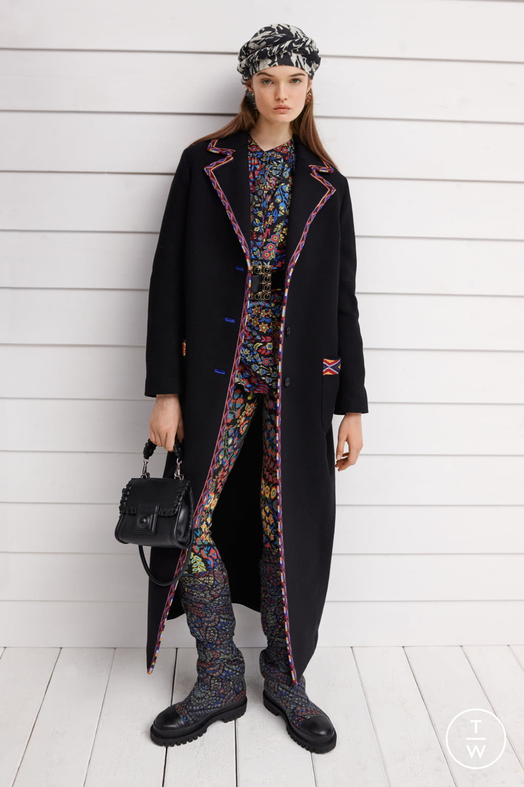Fashion Week Milan Pre-Fall 2022 look 33 from the Etro collection 女装