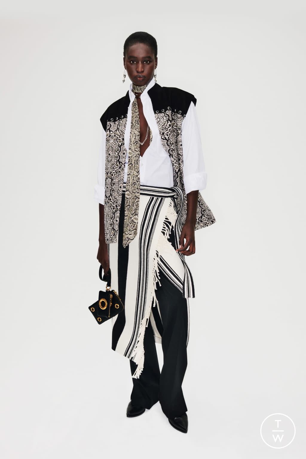 Fashion Week Milan Resort 2022 look 1 from the Etro collection womenswear