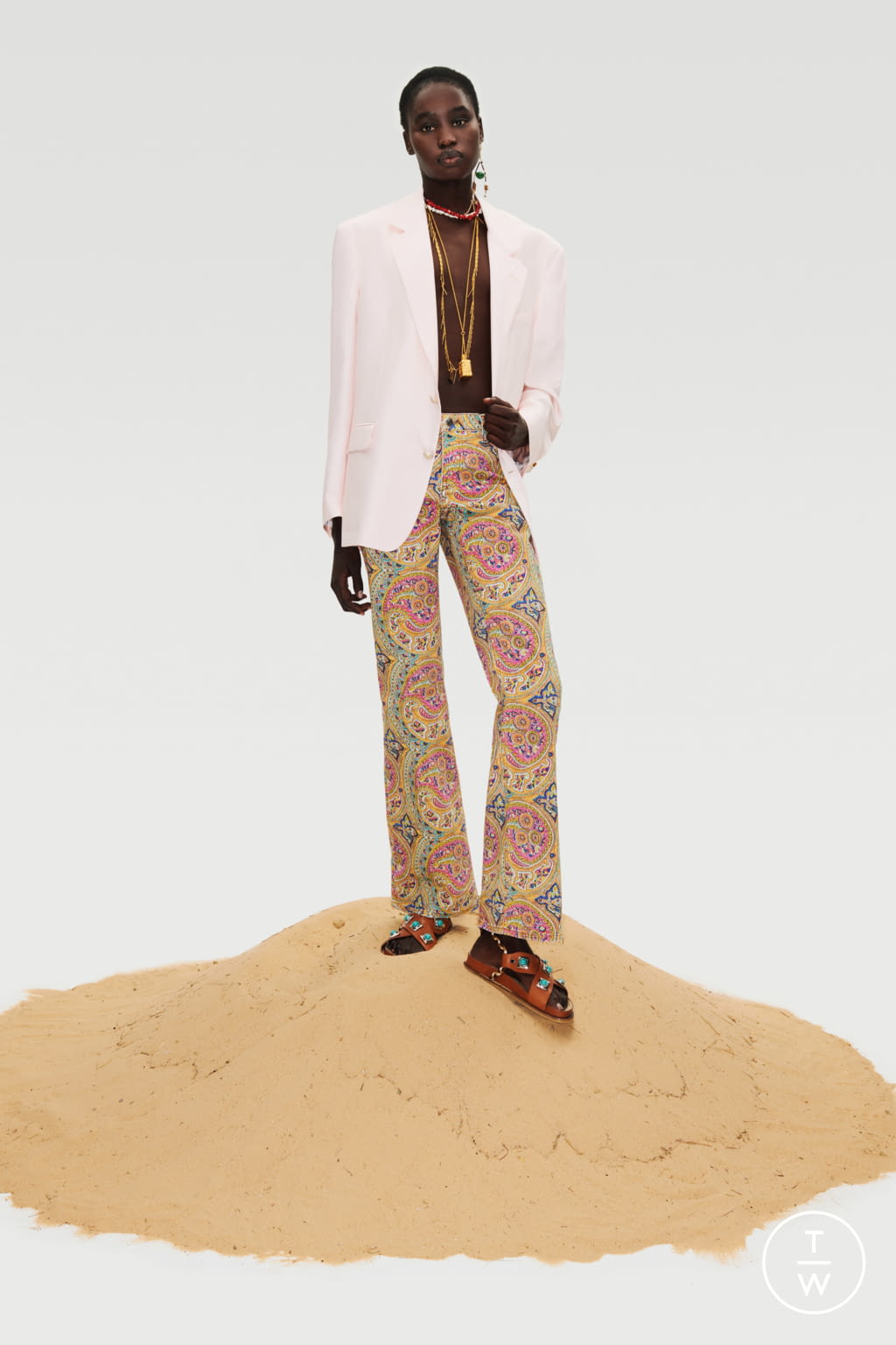 Fashion Week Milan Resort 2022 look 23 from the Etro collection 女装