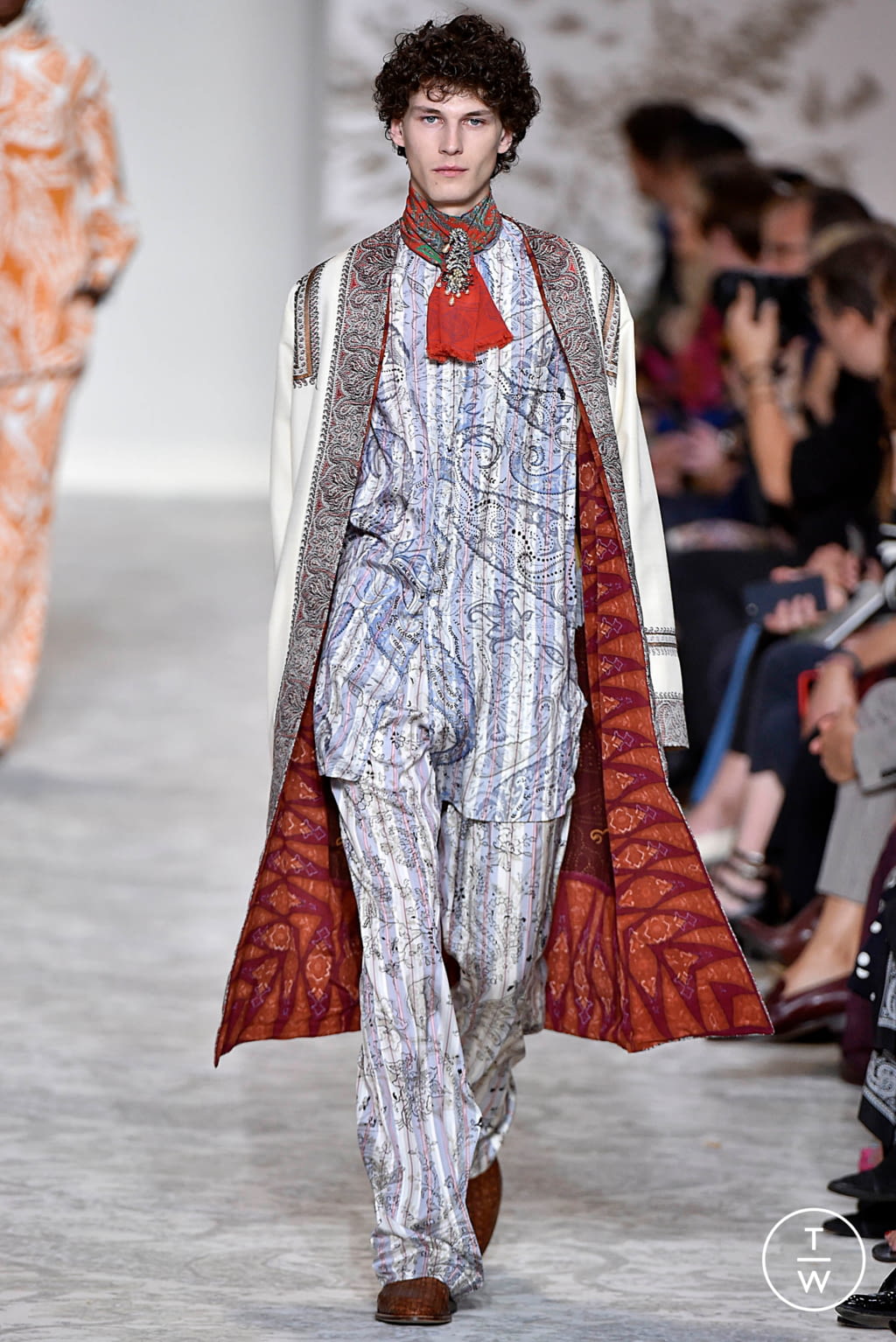 Fashion Week Milan Spring/Summer 2018 look 33 from the Etro collection 女装