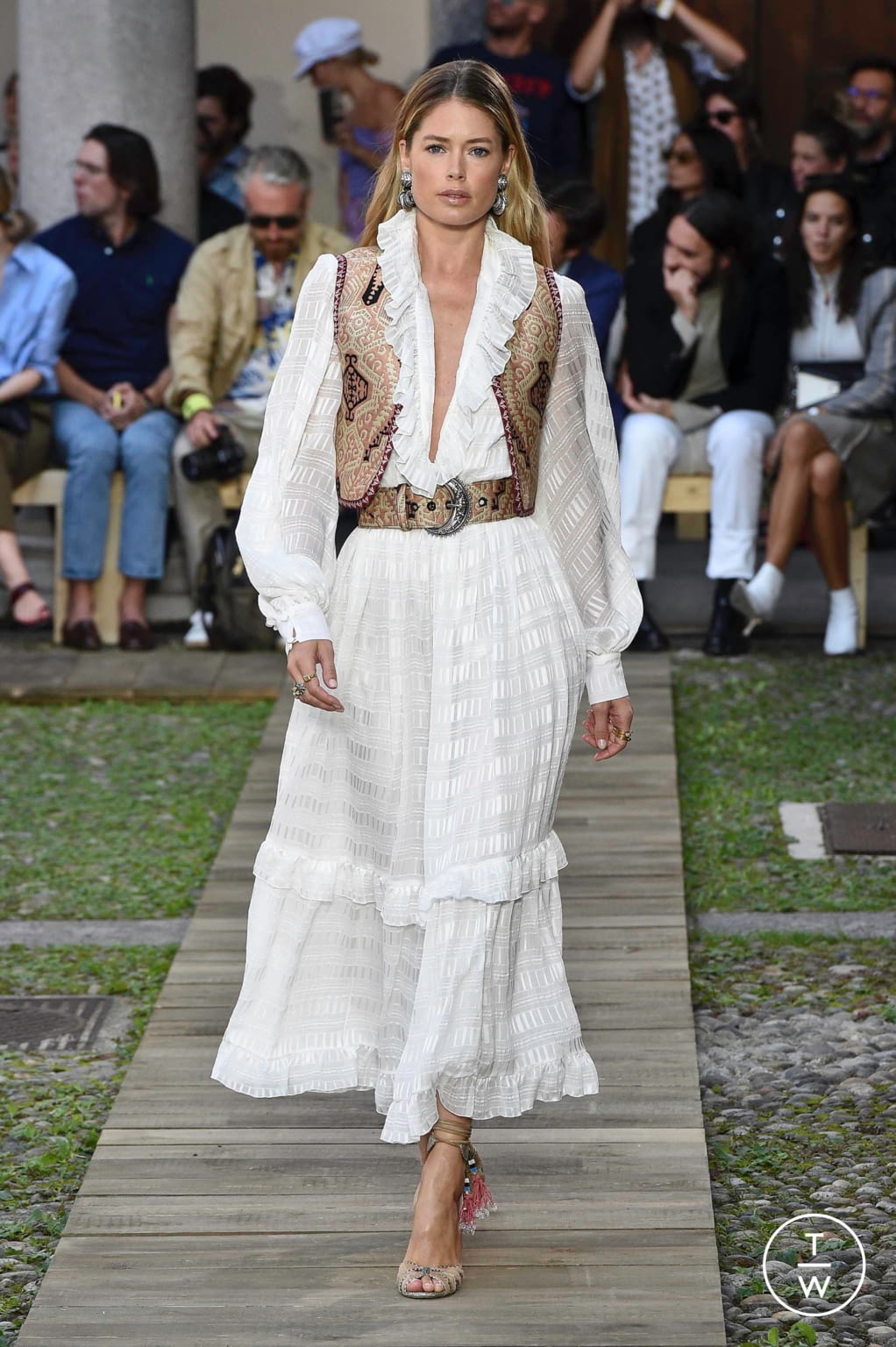 Fashion Week Milan Spring/Summer 2020 look 1 from the Etro collection womenswear