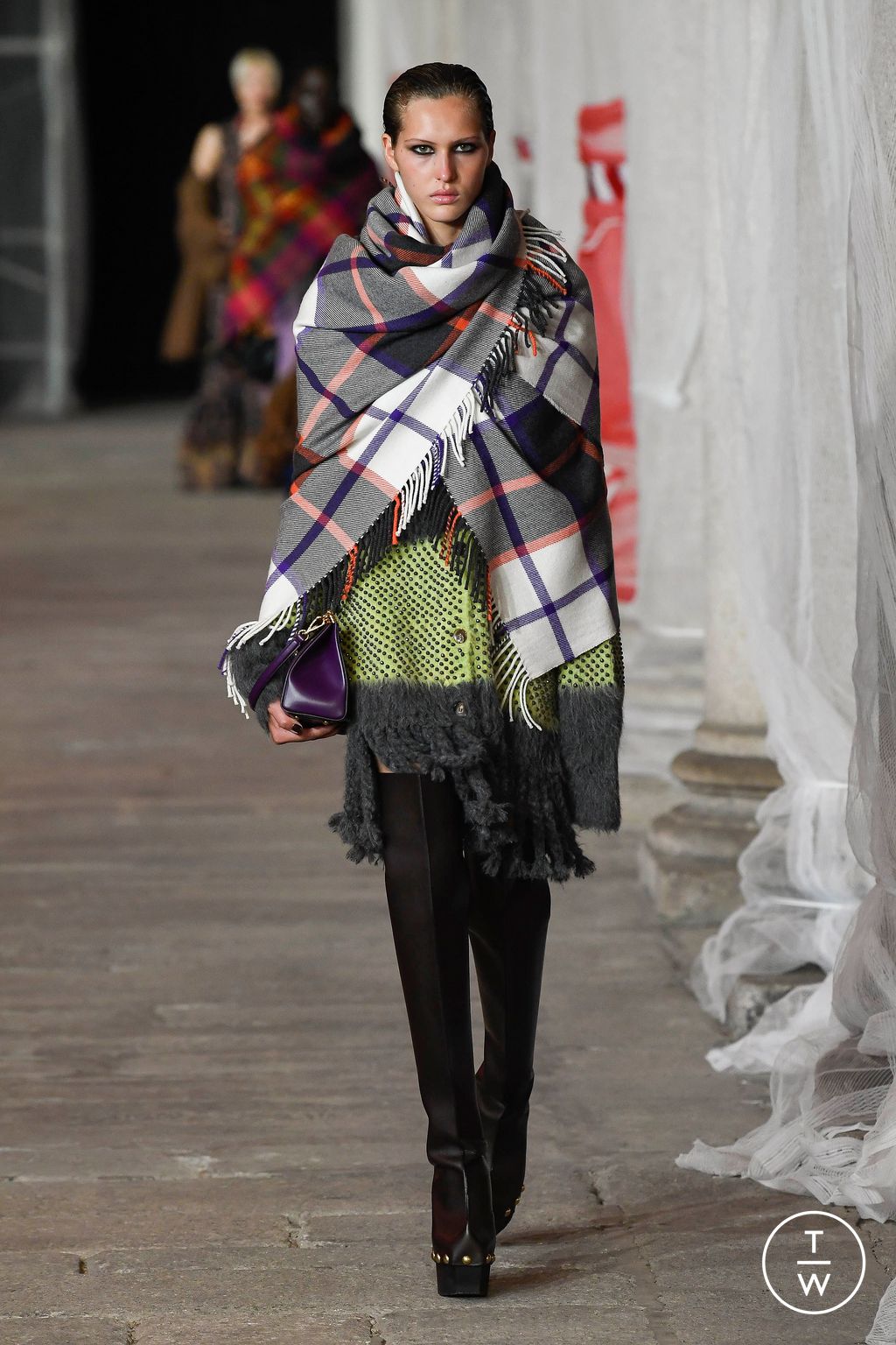 Fashion Week Milan Fall/Winter 2023 look 2 from the Etro collection womenswear