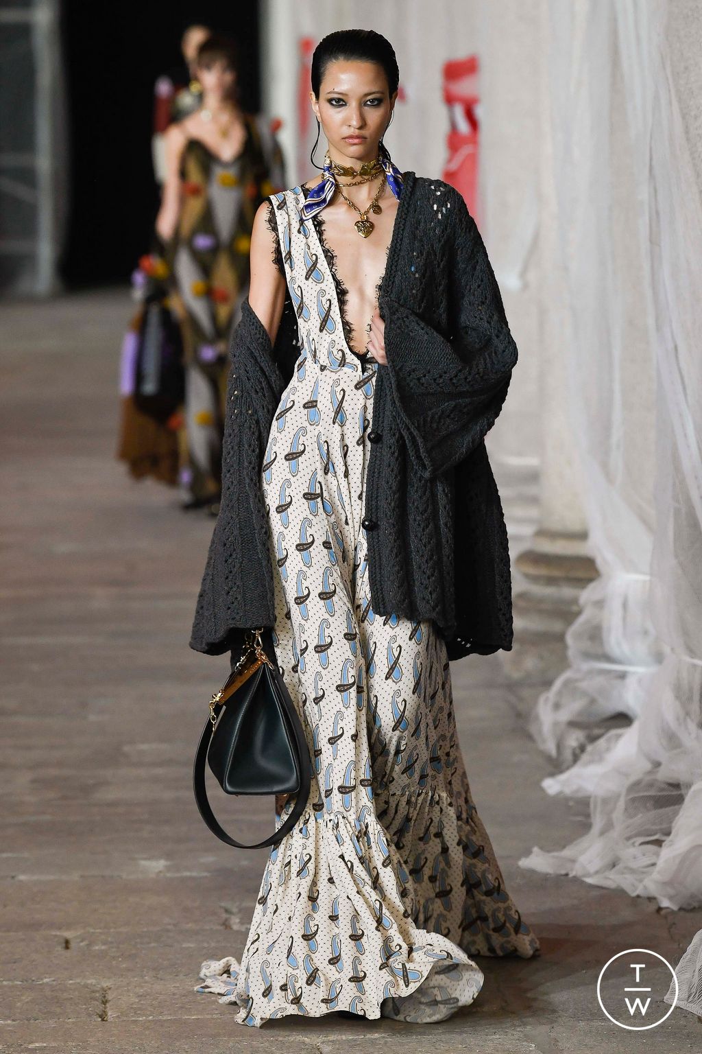 Fashion Week Milan Fall/Winter 2023 look 6 de la collection Etro womenswear