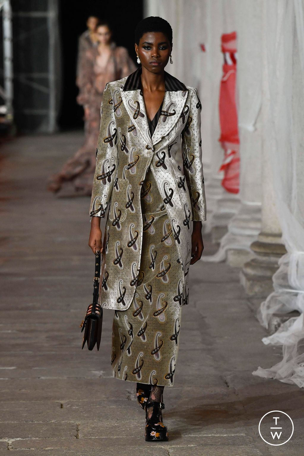 Fashion Week Milan Fall/Winter 2023 look 14 from the Etro collection womenswear