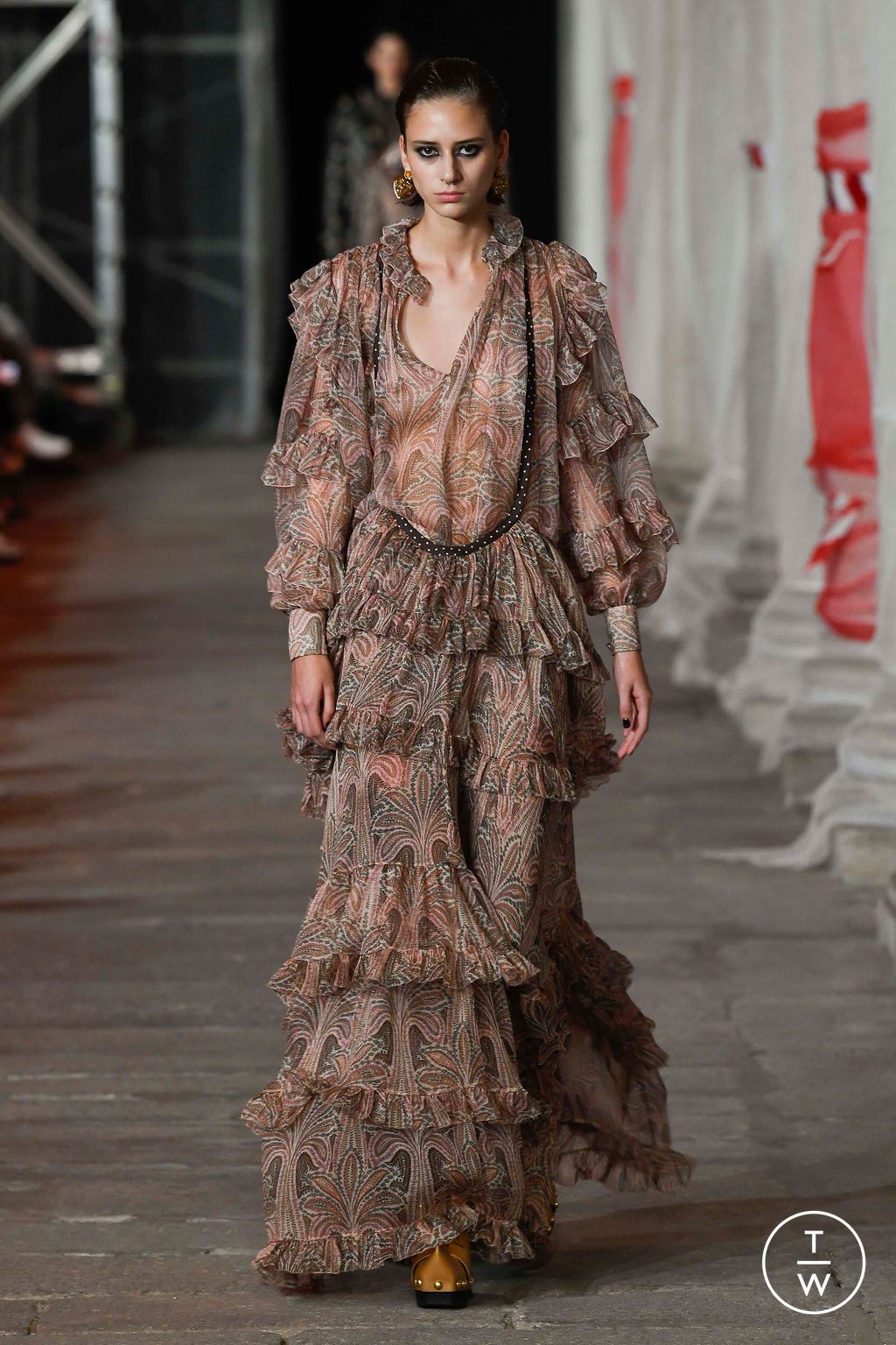 Fashion Week Milan Fall/Winter 2023 look 15 from the Etro collection 女装