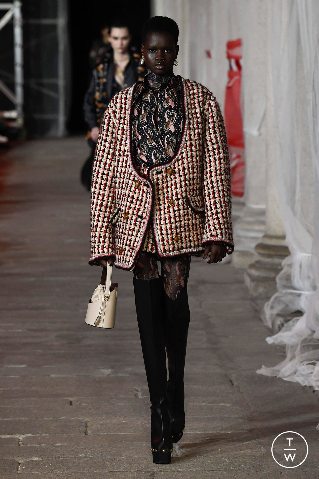 Fashion Week Milan Fall/Winter 2023 look 18 from the Etro collection womenswear