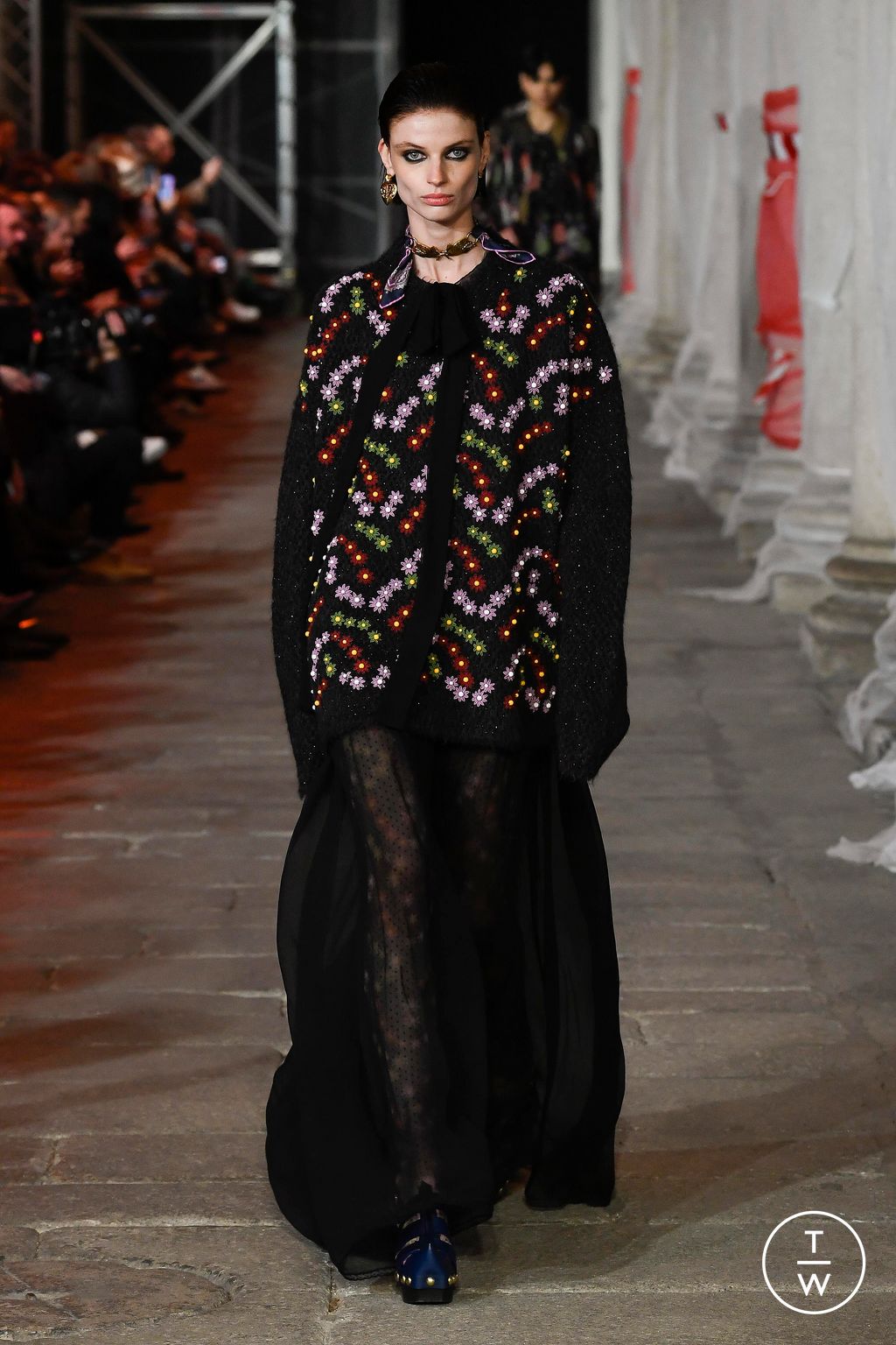 Fashion Week Milan Fall/Winter 2023 look 20 from the Etro collection womenswear