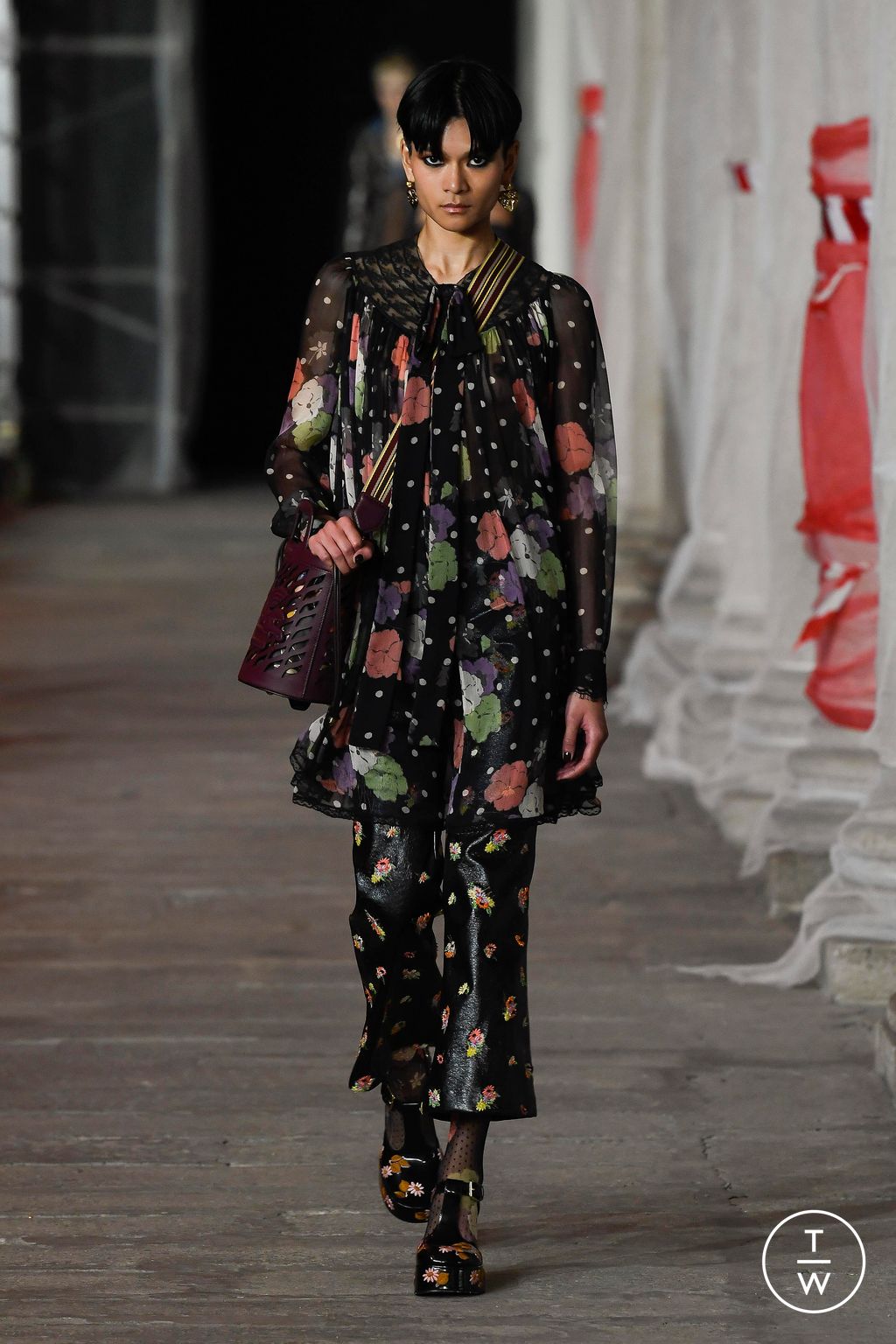 Fashion Week Milan Fall/Winter 2023 look 21 from the Etro collection 女装