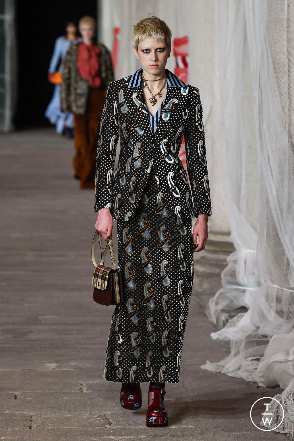 Fashion Week Milan Fall/Winter 2023 look 23 from the Etro collection womenswear