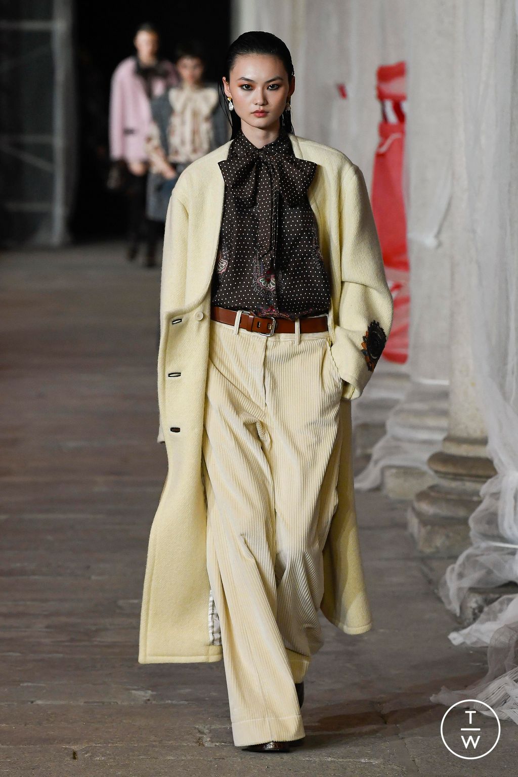Fashion Week Milan Fall/Winter 2023 look 30 from the Etro collection womenswear