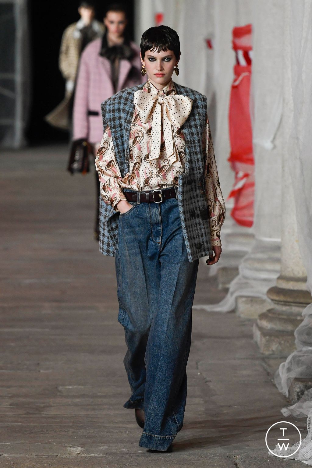 Fashion Week Milan Fall/Winter 2023 look 31 from the Etro collection 女装