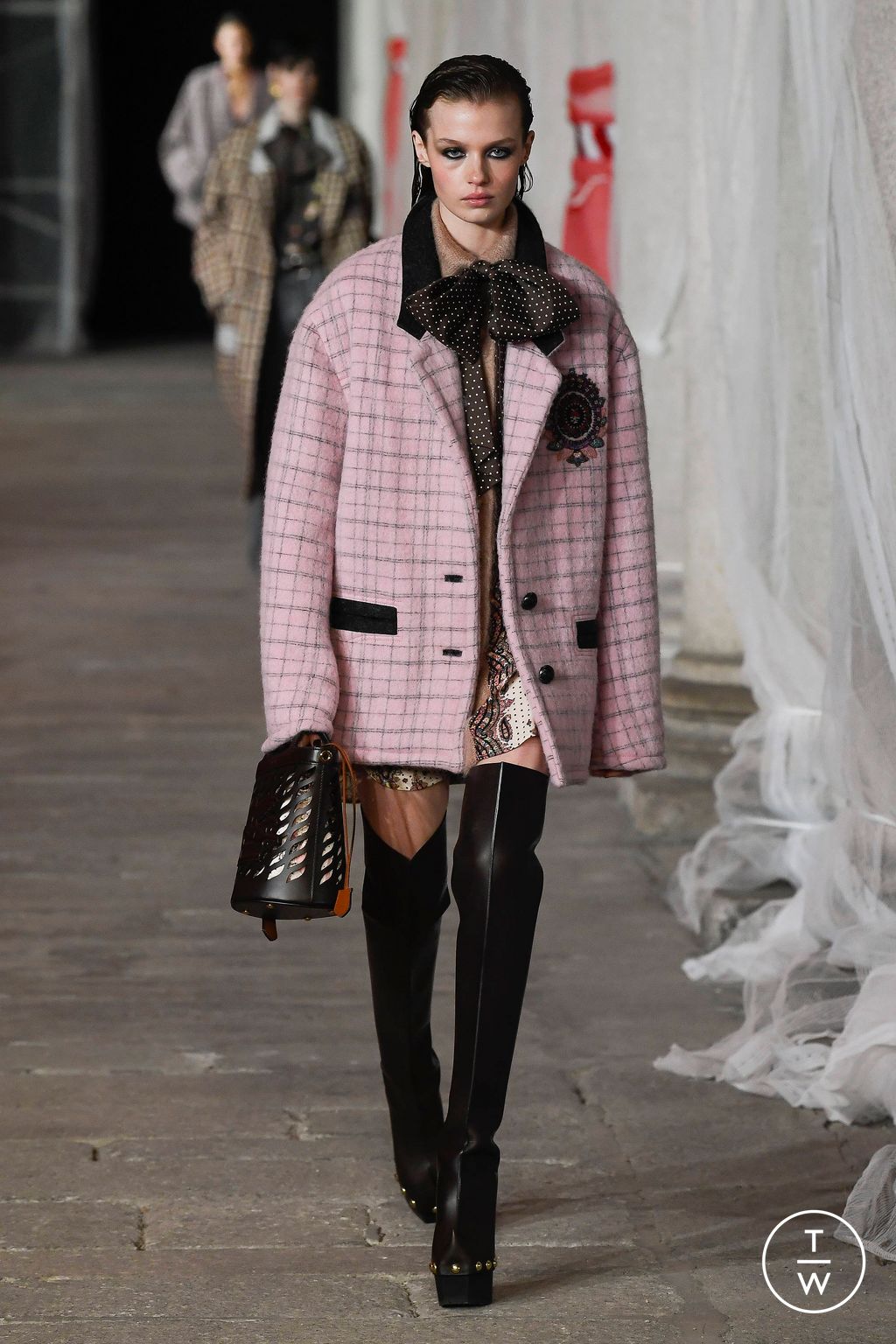 Fashion Week Milan Fall/Winter 2023 look 32 from the Etro collection womenswear