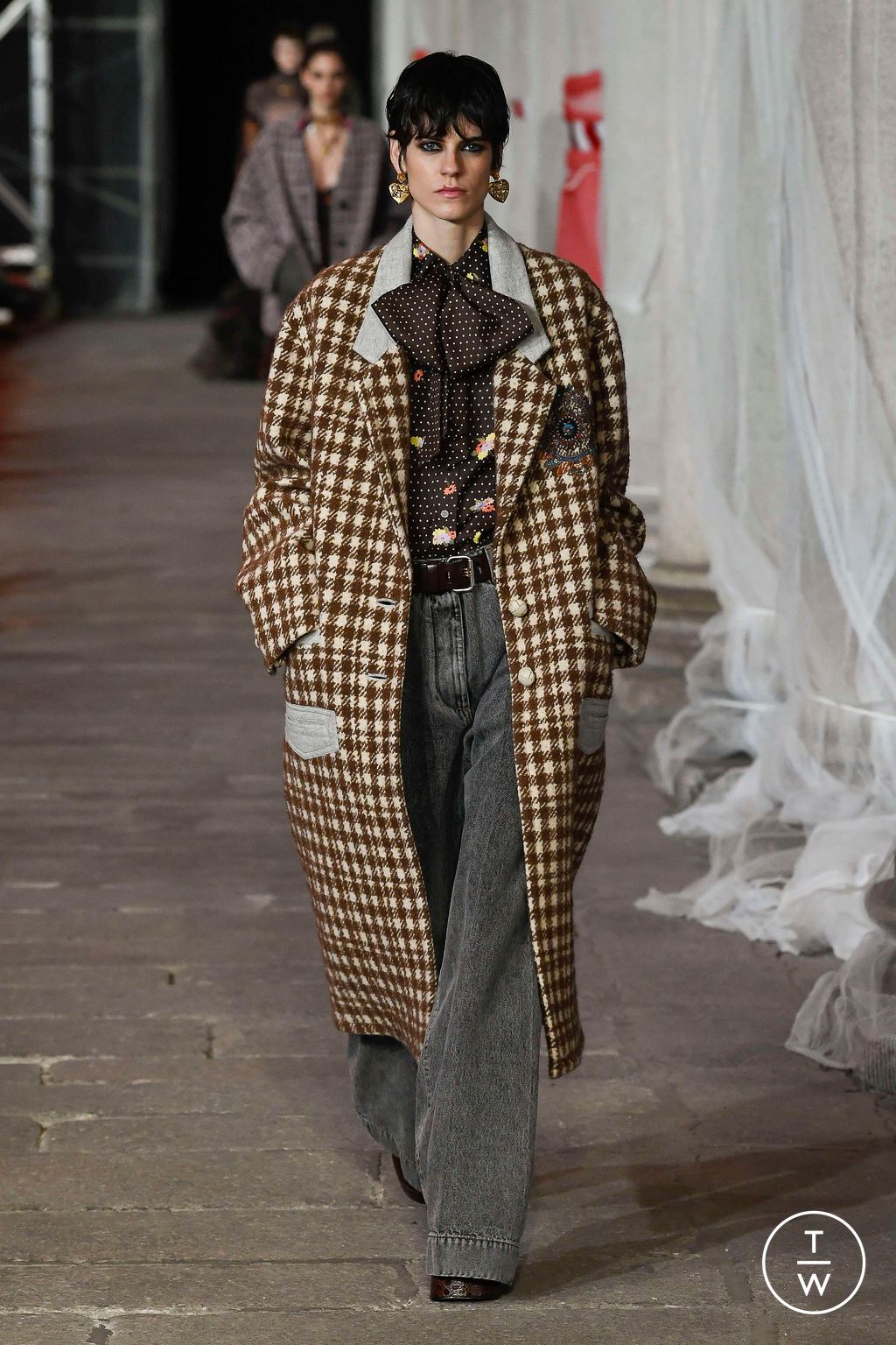 Fashion Week Milan Fall/Winter 2023 look 33 from the Etro collection womenswear