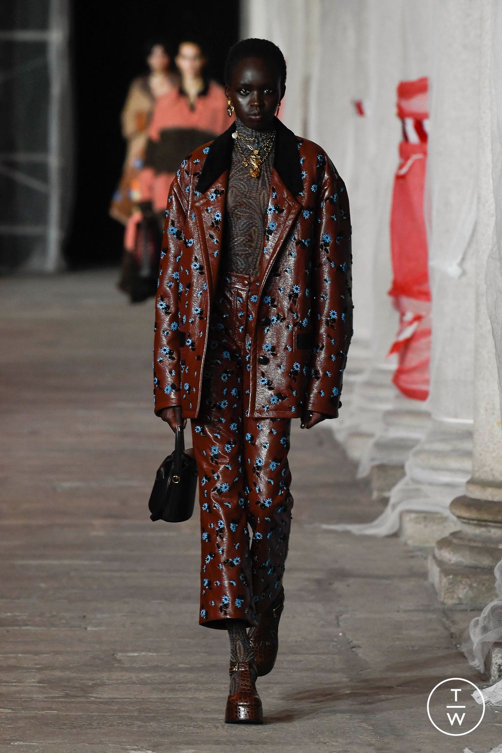 Fashion Week Milan Fall/Winter 2023 look 36 from the Etro collection 女装