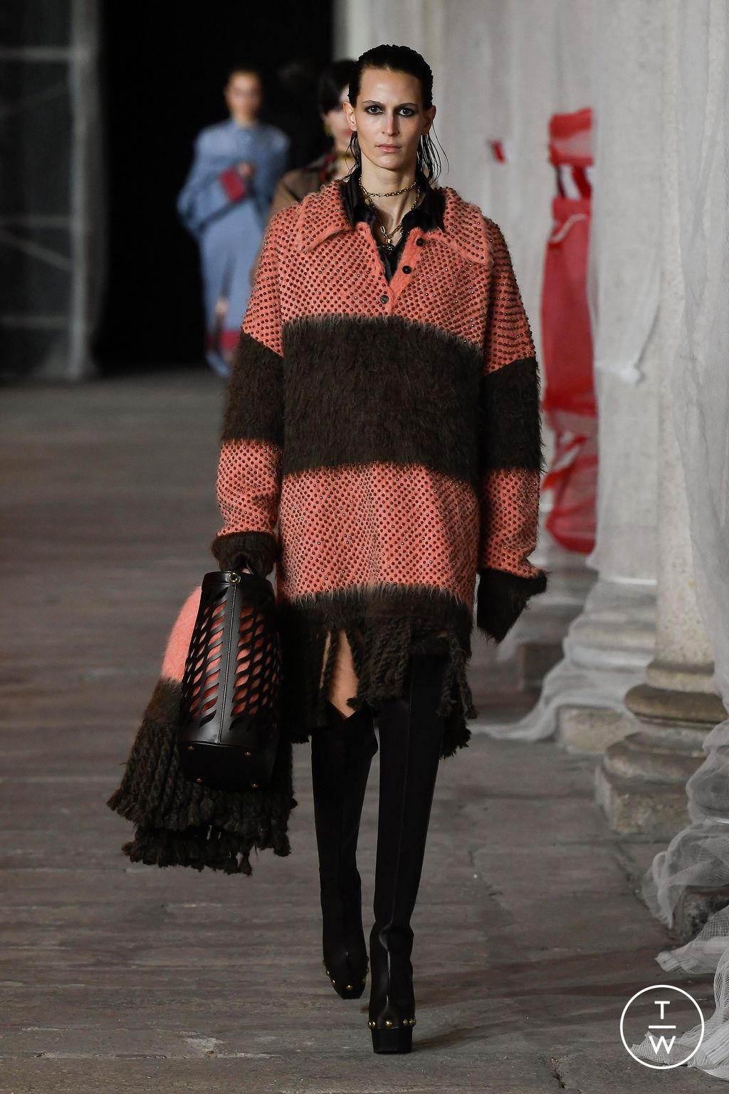 Fashion Week Milan Fall/Winter 2023 look 37 from the Etro collection 女装