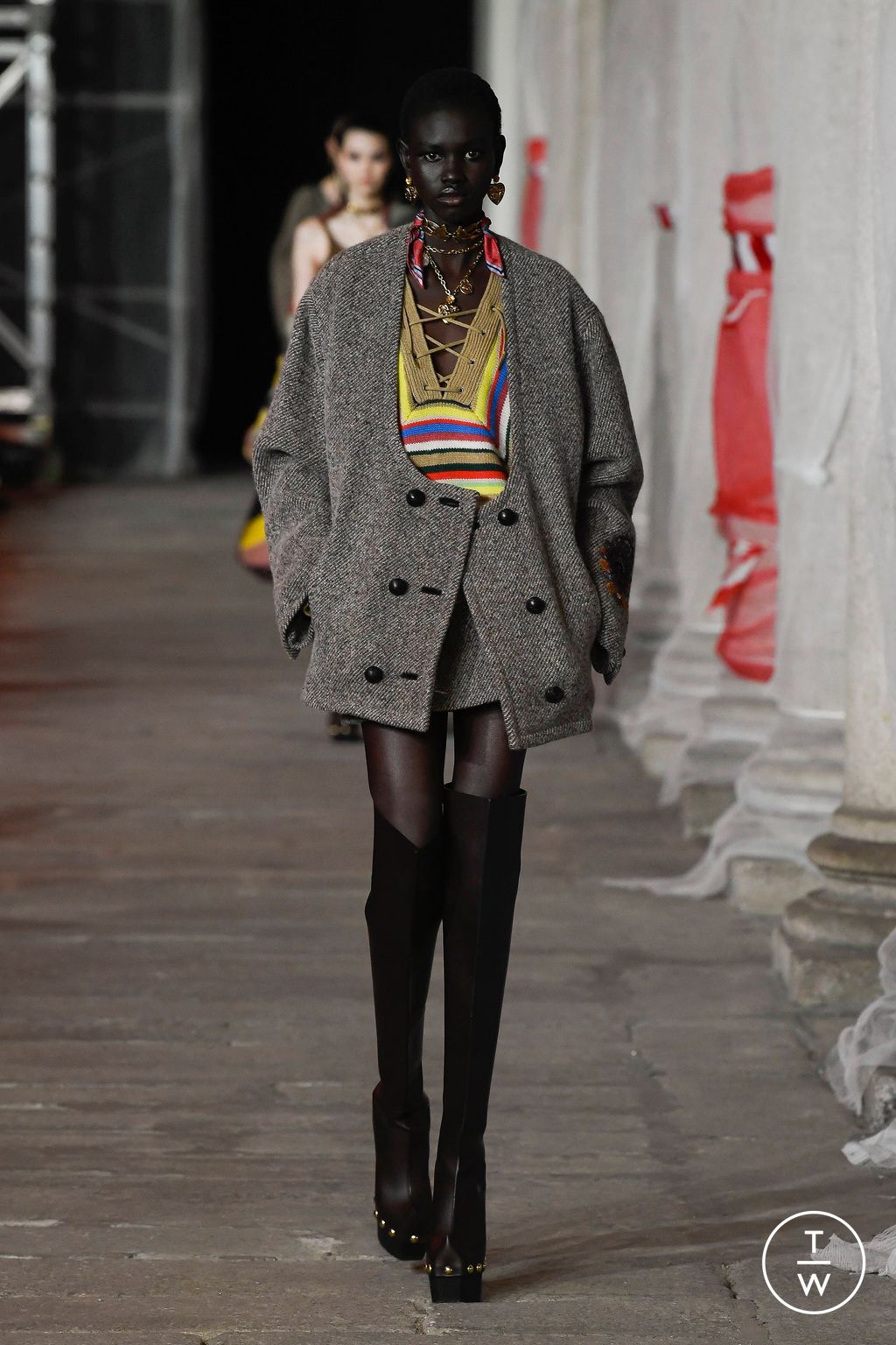 Fashion Week Milan Fall/Winter 2023 look 41 from the Etro collection 女装