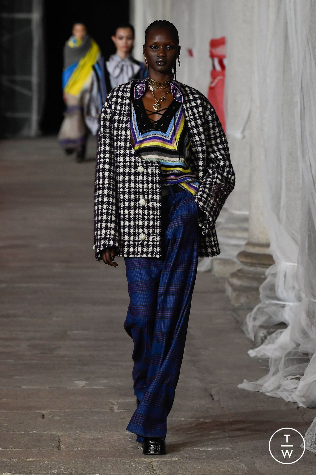 Fashion Week Milan Fall/Winter 2023 look 44 from the Etro collection womenswear