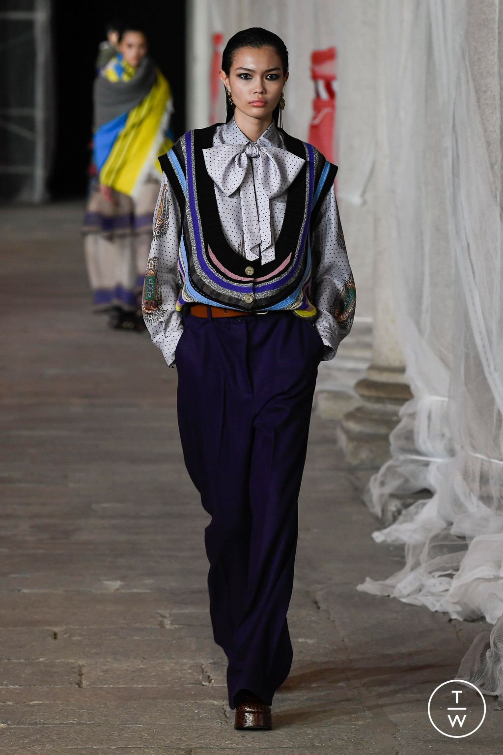 Fashion Week Milan Fall/Winter 2023 look 45 from the Etro collection womenswear