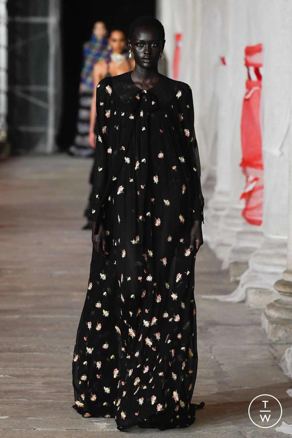 Fashion Week Milan Fall/Winter 2023 look 52 from the Etro collection 女装