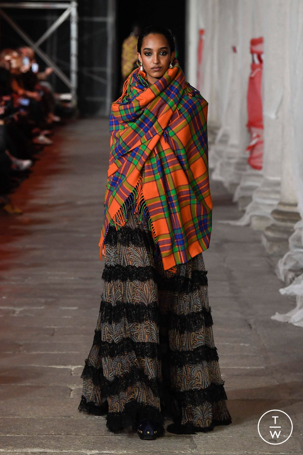 Fashion Week Milan Fall/Winter 2023 look 56 from the Etro collection 女装