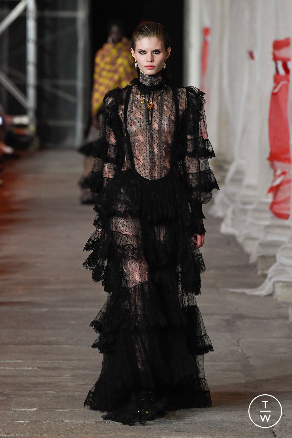 Fashion Week Milan Fall/Winter 2023 look 57 from the Etro collection 女装
