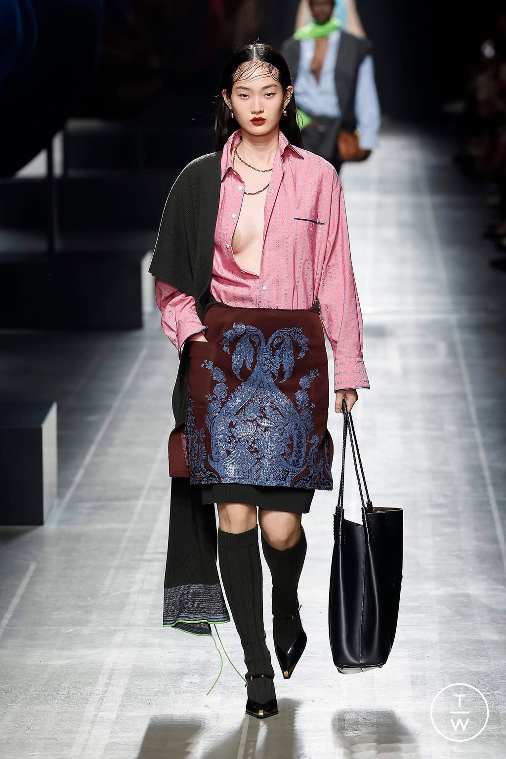 Fashion Week Milan Fall/Winter 2024 look 5 from the Etro collection 女装