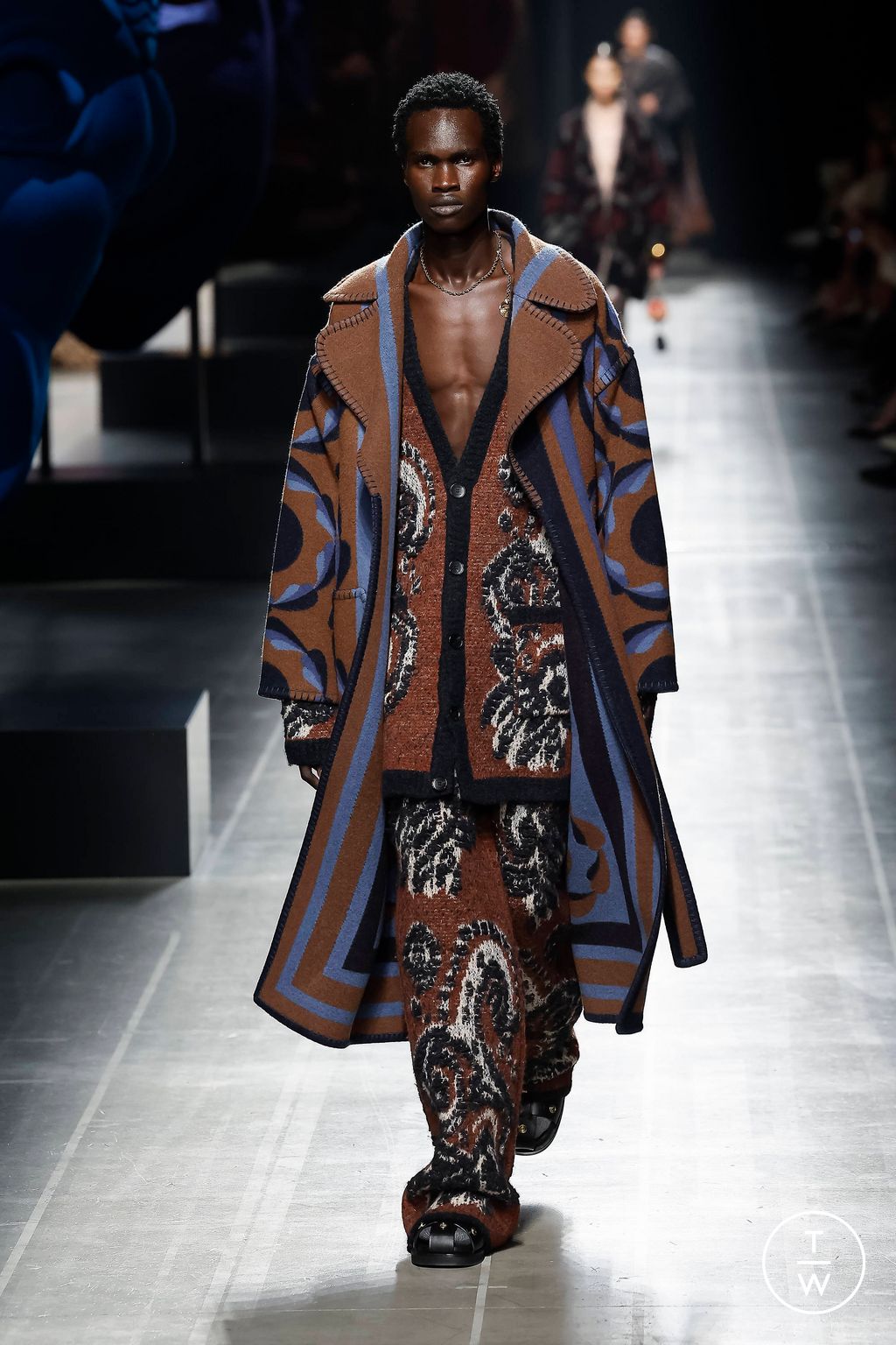 Fashion Week Milan Fall/Winter 2024 look 33 from the Etro collection womenswear