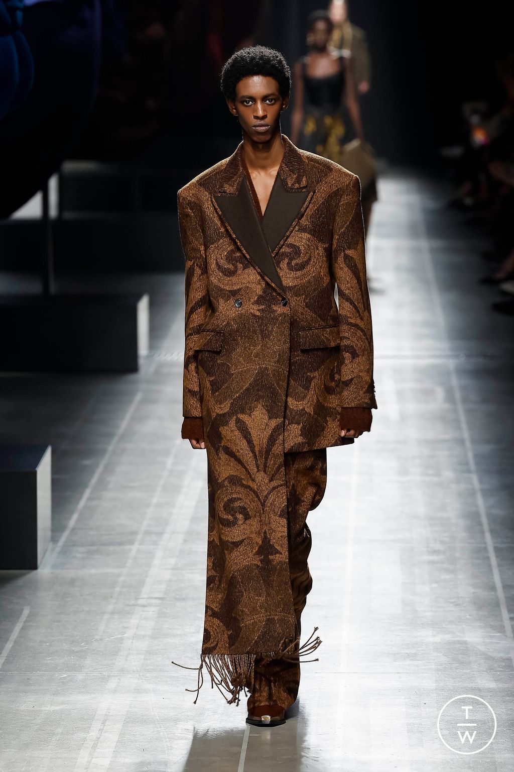 Fashion Week Milan Fall/Winter 2024 look 43 from the Etro collection 女装